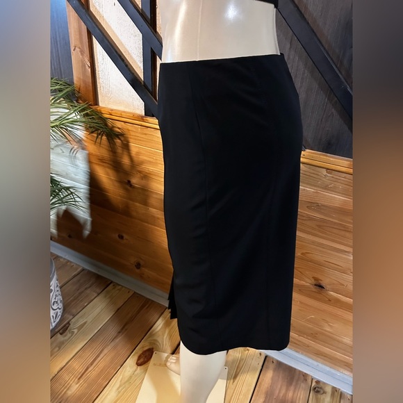 Beautifull black skirt with front ruffle accent size 8 women’s skirt - Picture 5 of 8